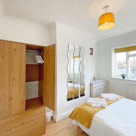 3 Bed Duplex Flat, Free Wifi & Netflix, Ideal For Contractors Apartman Gravesend Kültér fotó