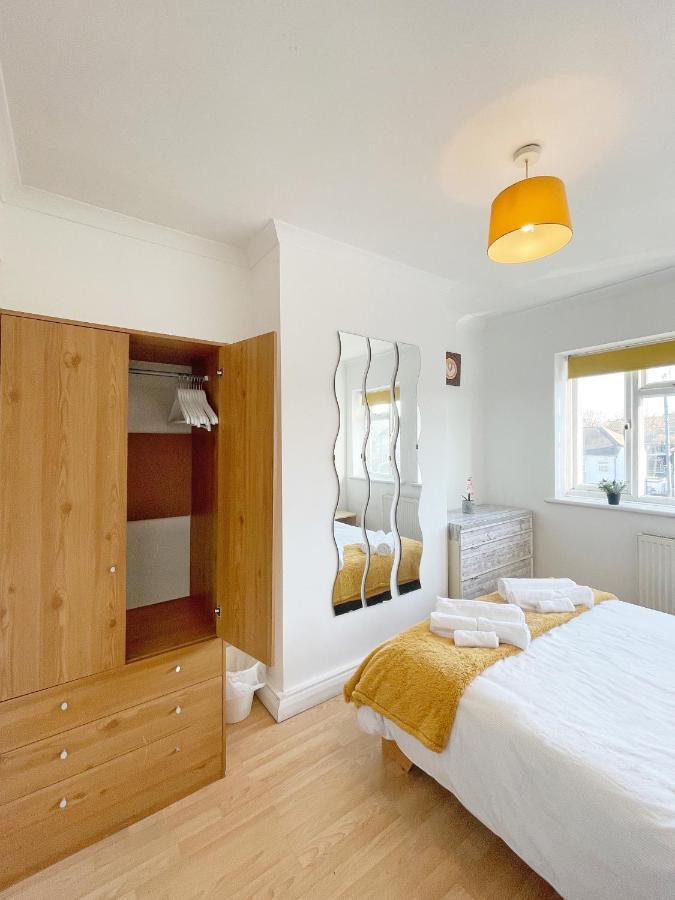 3 Bed Duplex Flat, Free Wifi & Netflix, Ideal For Contractors Apartman Gravesend Kültér fotó