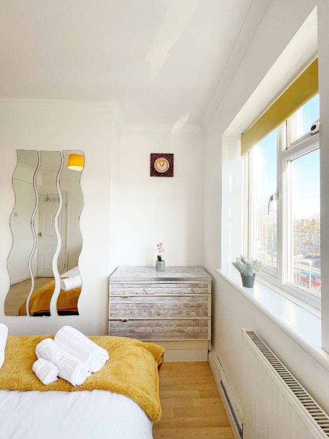 3 Bed Duplex Flat, Free Wifi & Netflix, Ideal For Contractors Apartman Gravesend Kültér fotó