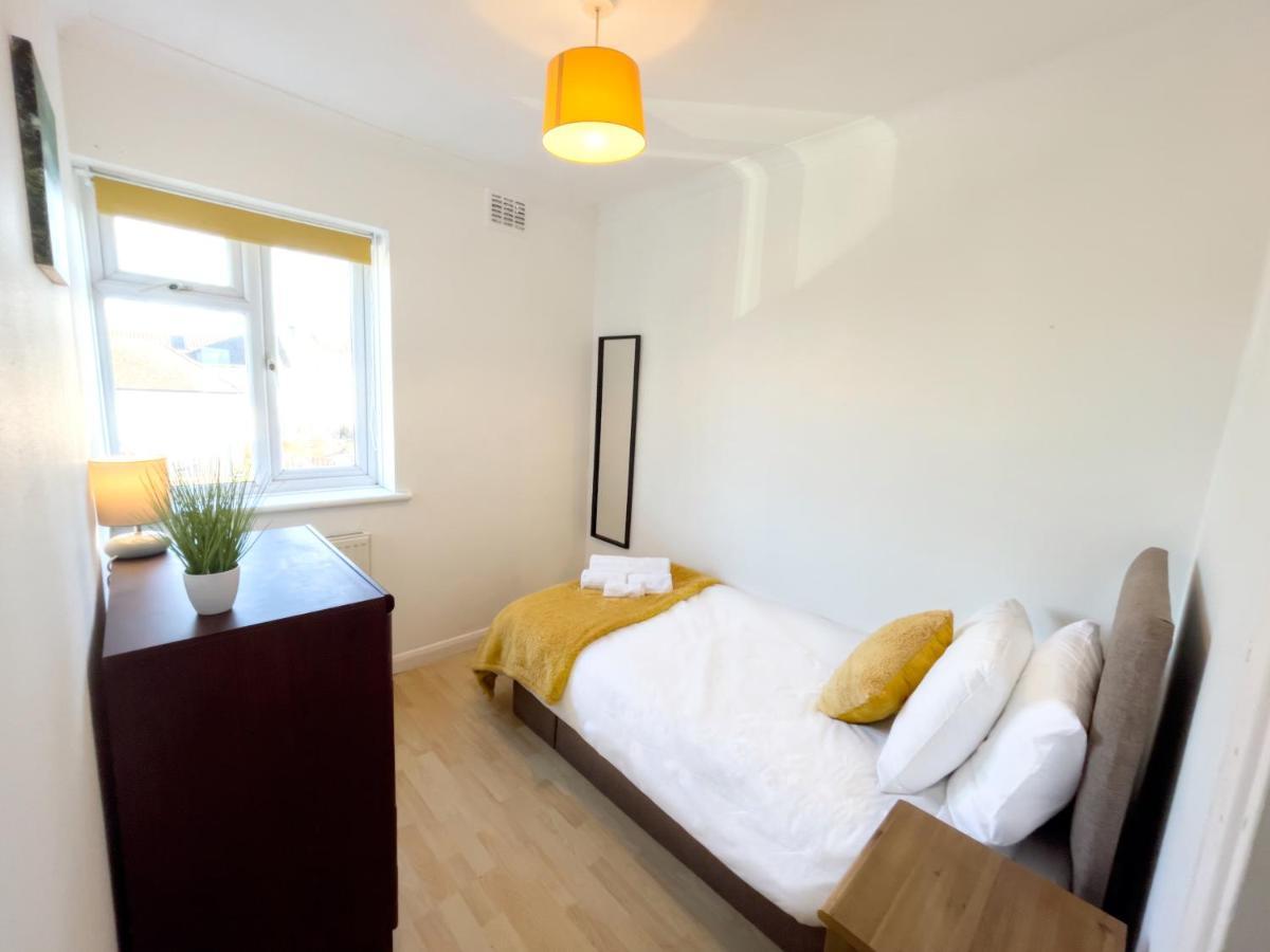 3 Bed Duplex Flat, Free Wifi & Netflix, Ideal For Contractors Apartman Gravesend Kültér fotó